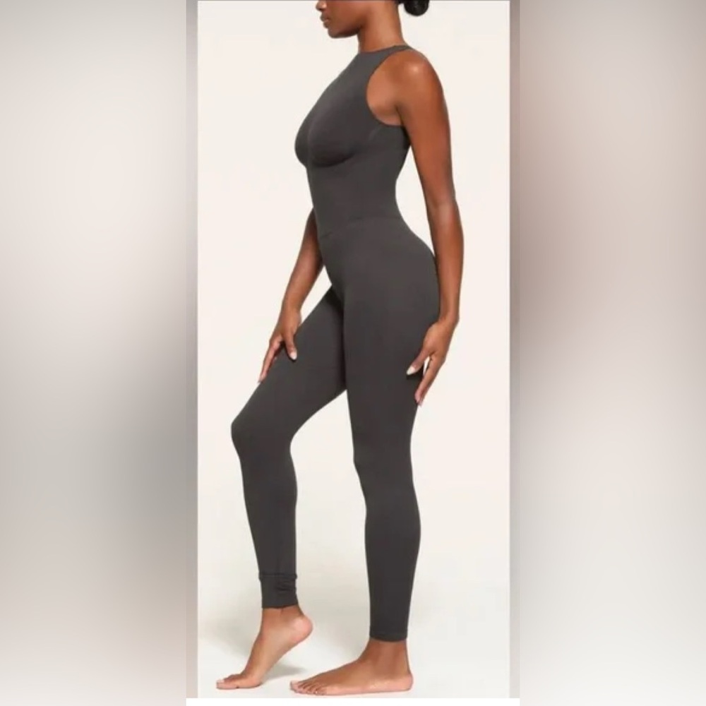 Skims recycled nylon contour lounge onesie xxs/xs - Picture 6 of 15